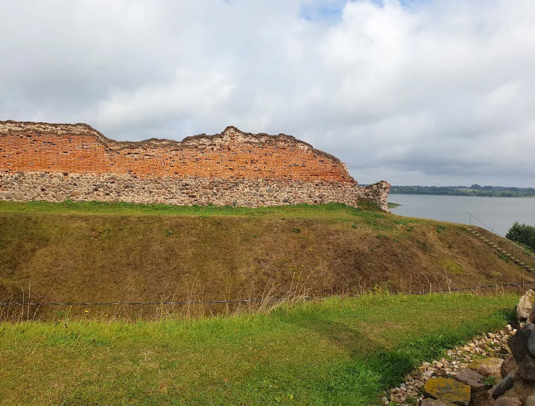 Ludzas Viduslaiku Pilsdrupas, Latvia